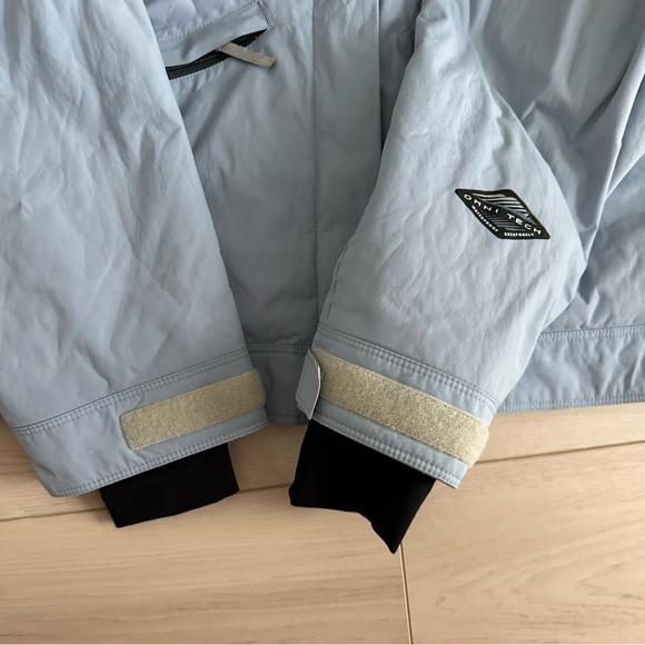 Columbia Women’s Titanium Omni-Tech Winter/Ski Jacket - Picture 4 of 11